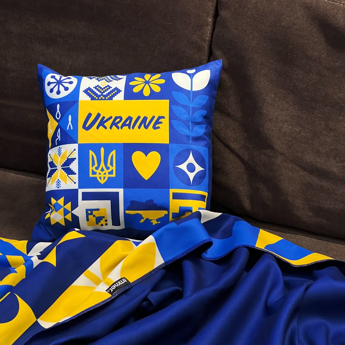 Подушка декоративна Emmer Код нації 40*40 см